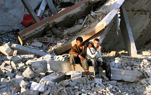 boys-ruins-gaza-strip